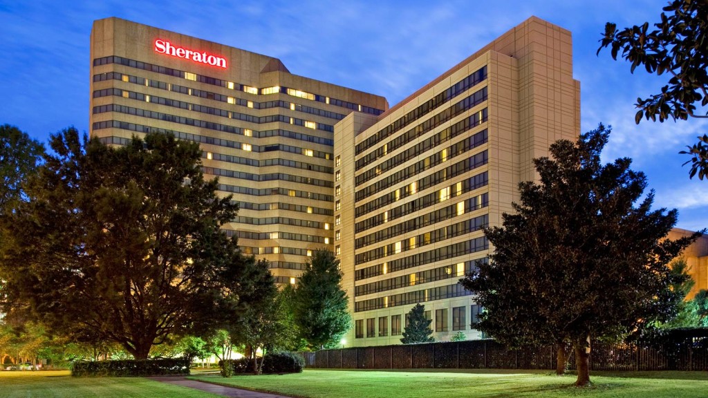 Sheraton Downtown Memphis at dusk